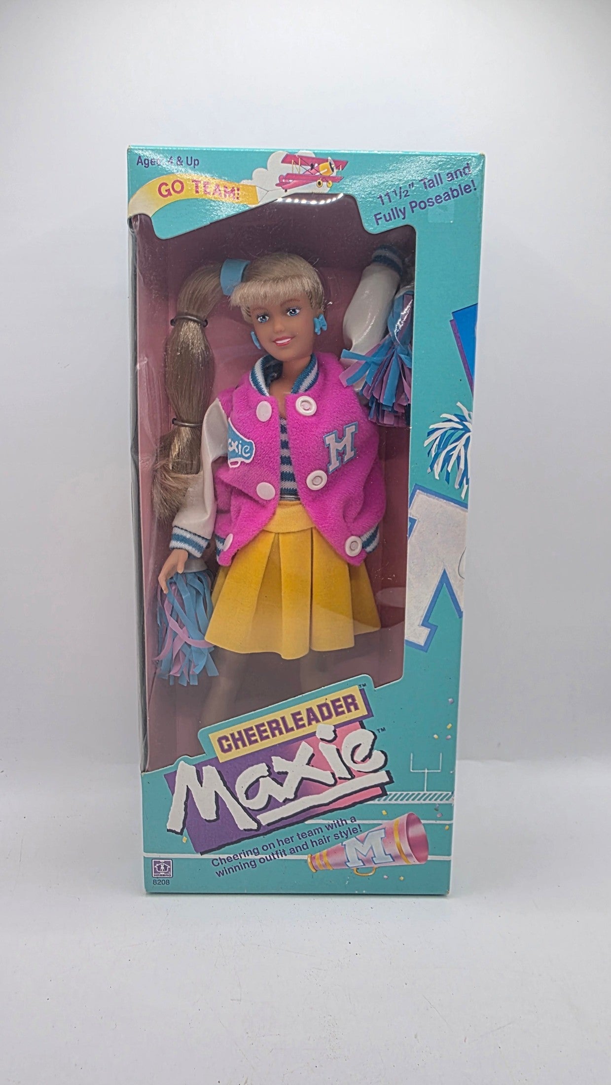 Cheerleader Maxie